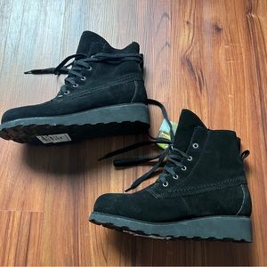 NWT BEARPAW Waterproof Wool Black Suede Lace Up Boot 11